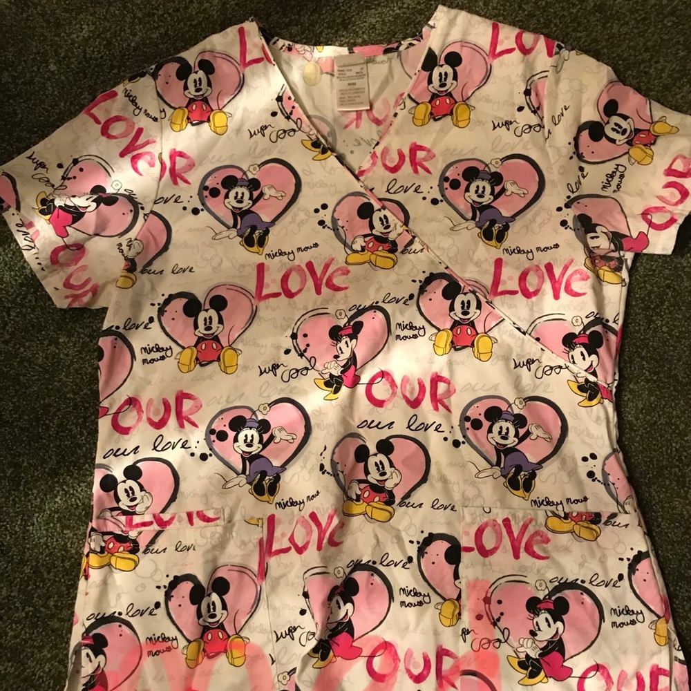 Scrub top